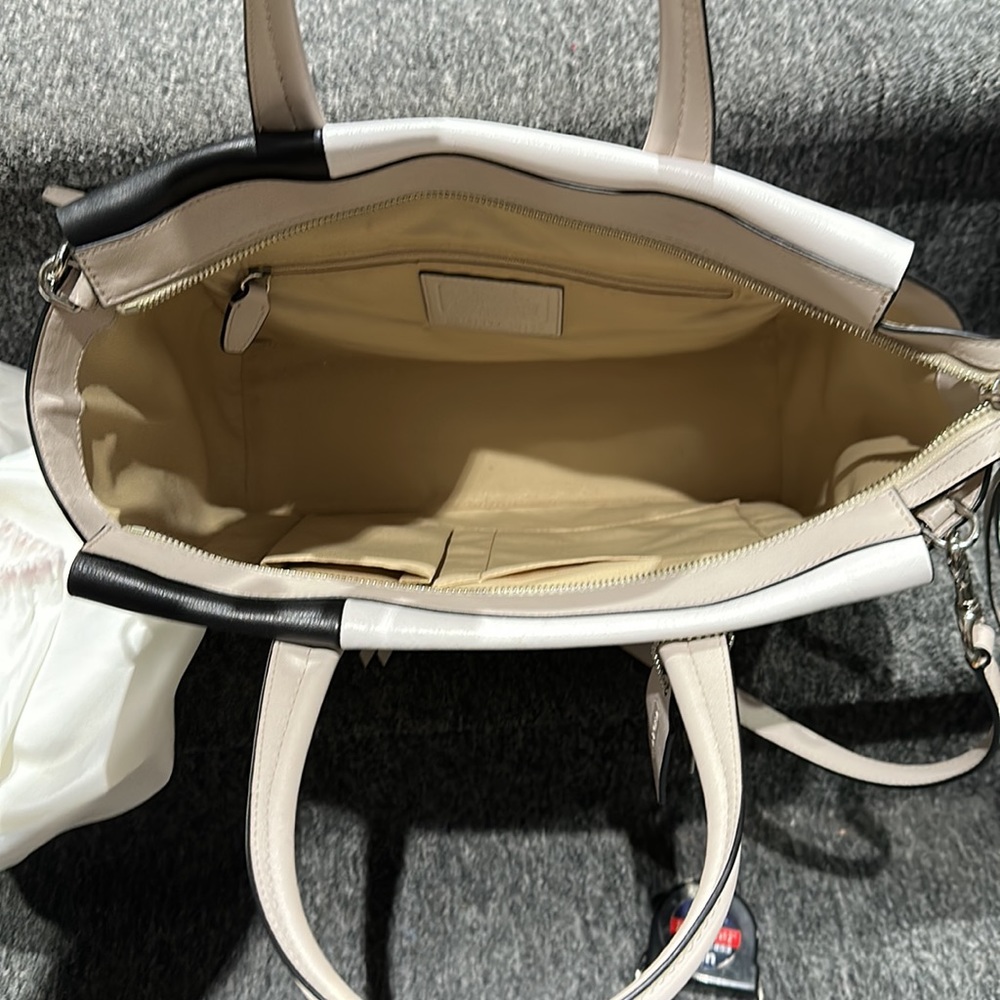 Leather Riley Coach tote bag. - Picture 12 of 17